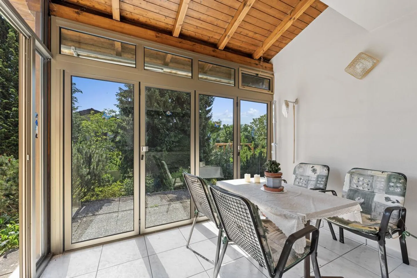 Single-family house with development potential on spacious plot - Photo 8 of 10