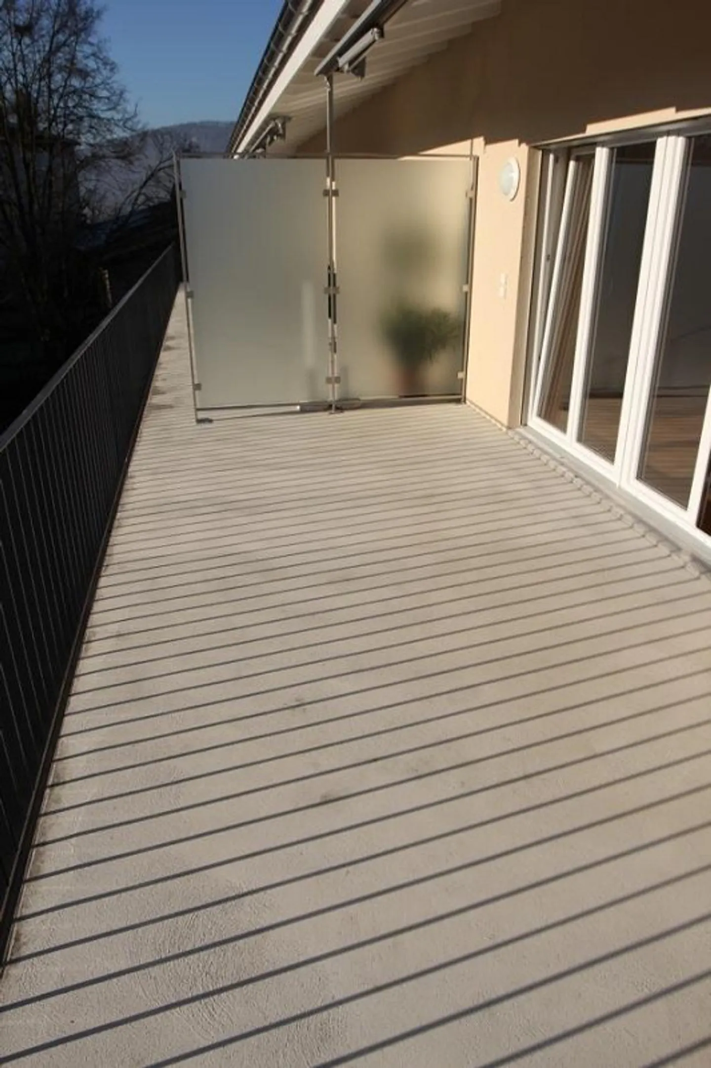 Appartement en attique bien situé avec tour de lavage privé - Photo 8 sur 8