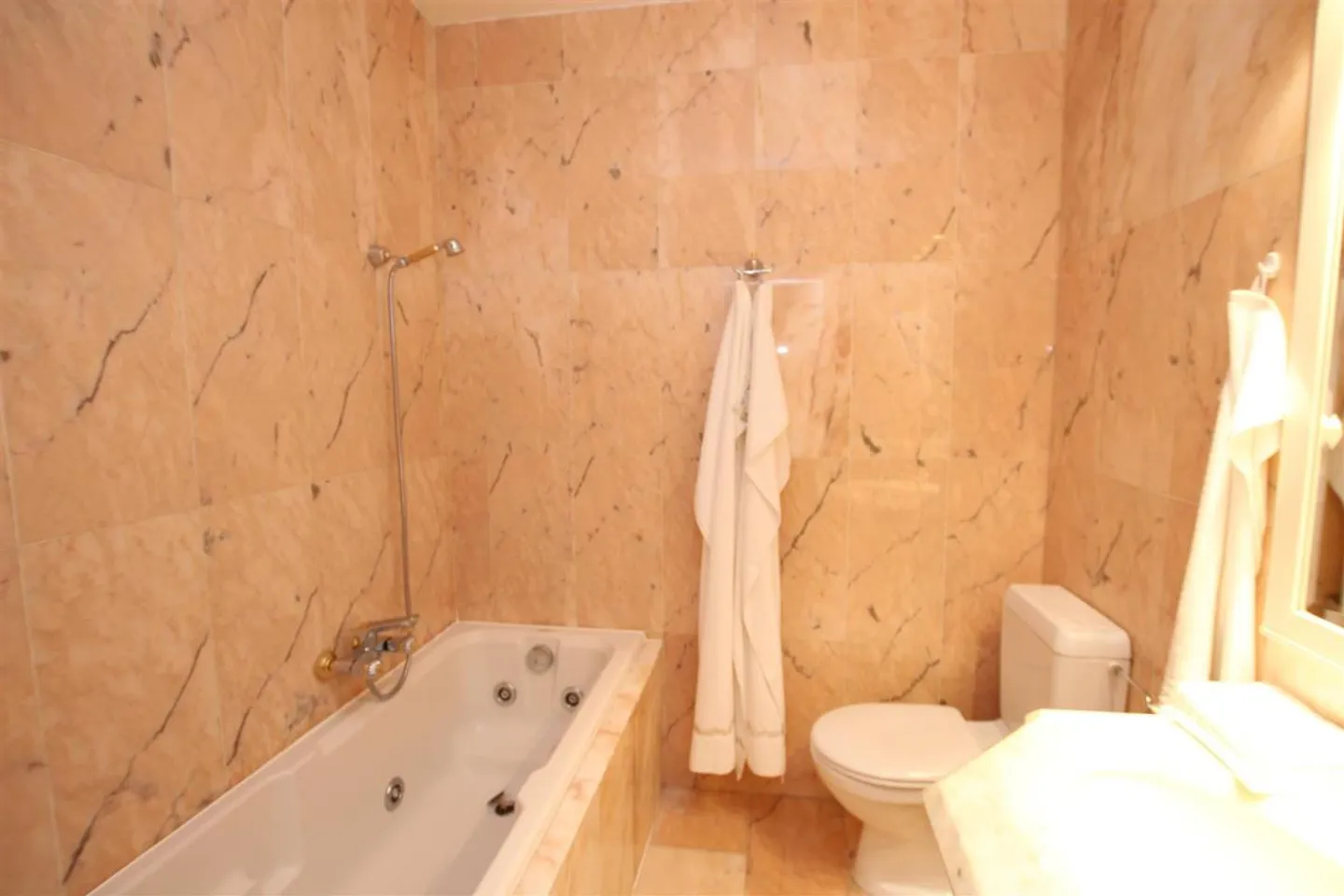 Appartamento ammobiliato in affitto - Foto 4 di 5