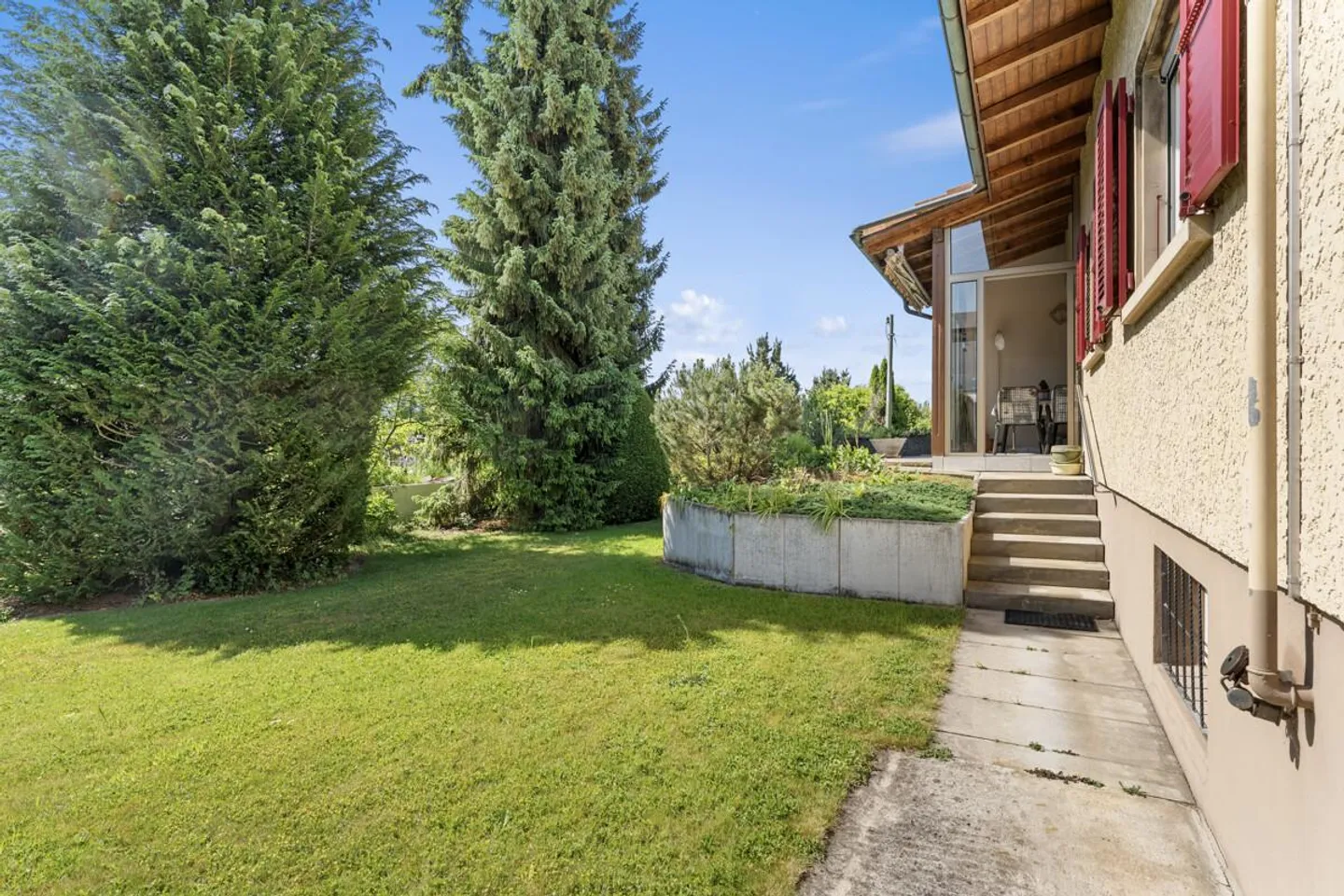 Single-family house with development potential on spacious plot - Photo 9 of 10