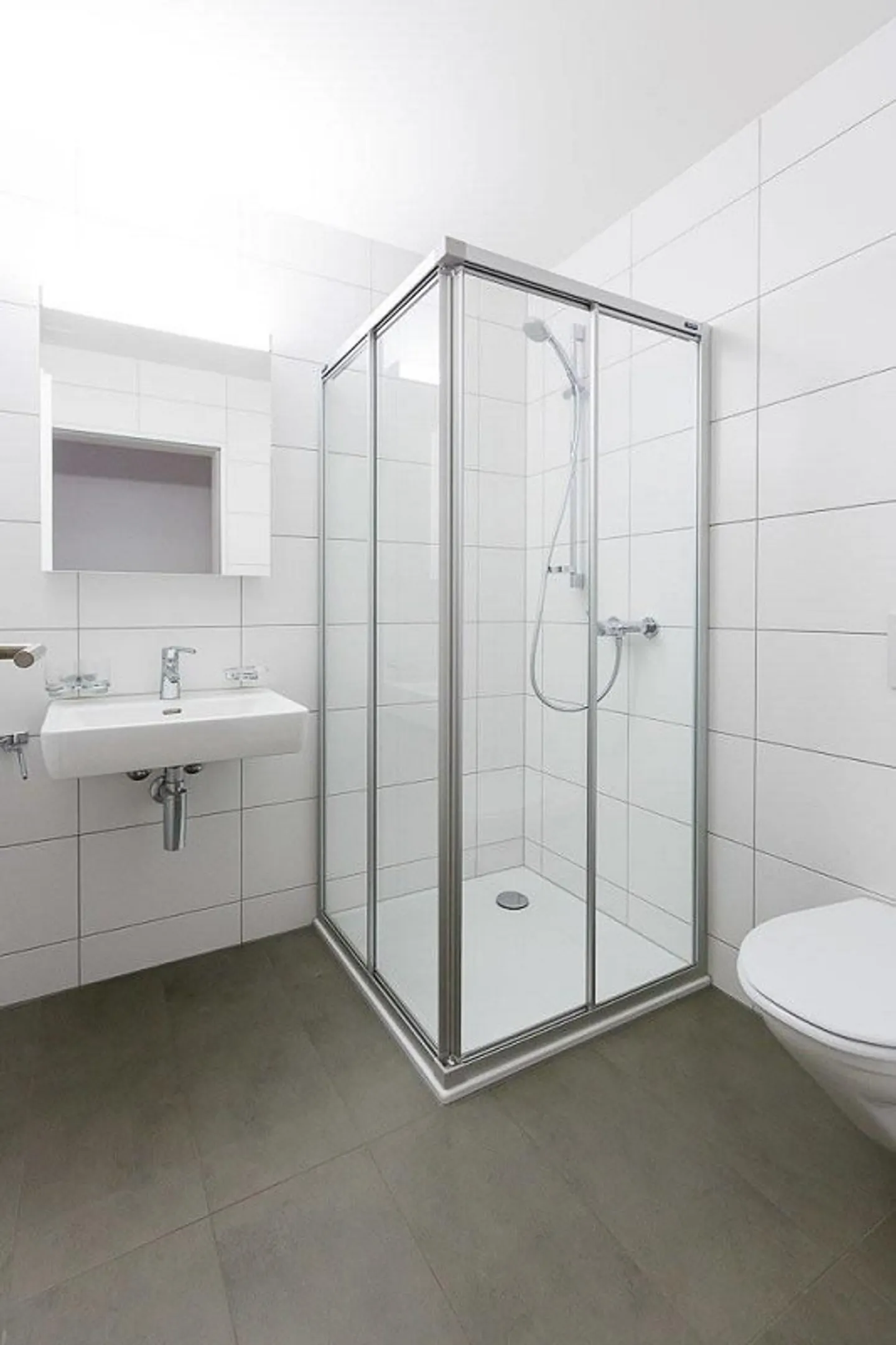 Appartement en attique bien situé avec tour de lavage privé - Photo 6 sur 8