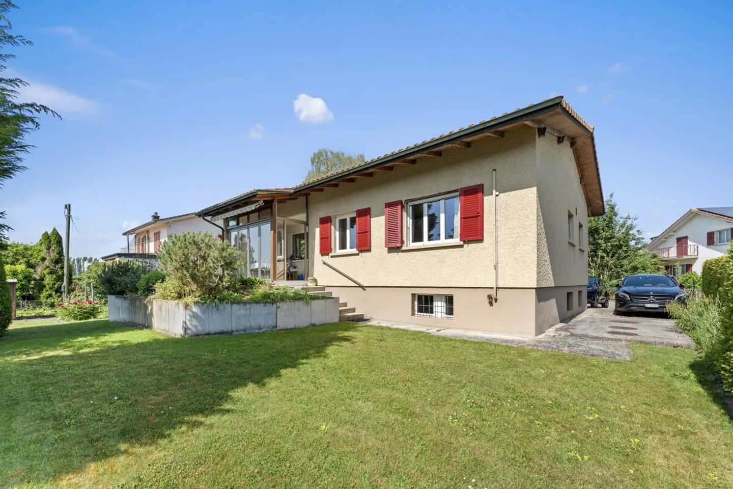 Single-family house with development potential on spacious plot - Photo 10 of 10