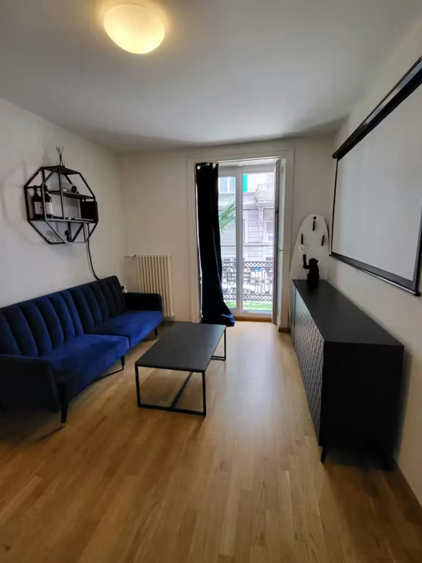 Charming Apartment in Zürich - Photo 1 of 8