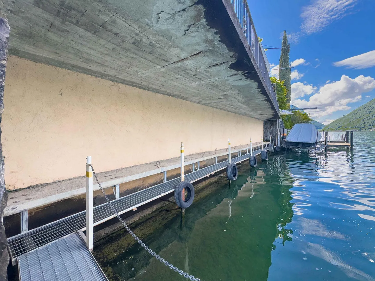 Villa direttamente sul lago con posti barca privati - Foto 13 di 16