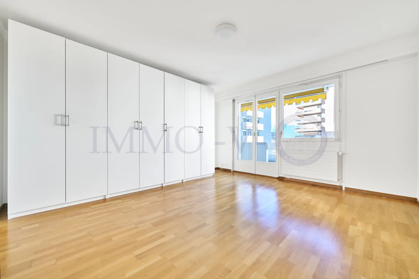 SPACIEUX AVEC BALCONS ET VUE LAC - EMPLACEMENT IDYLLIQUE - Photo 7 sur 12