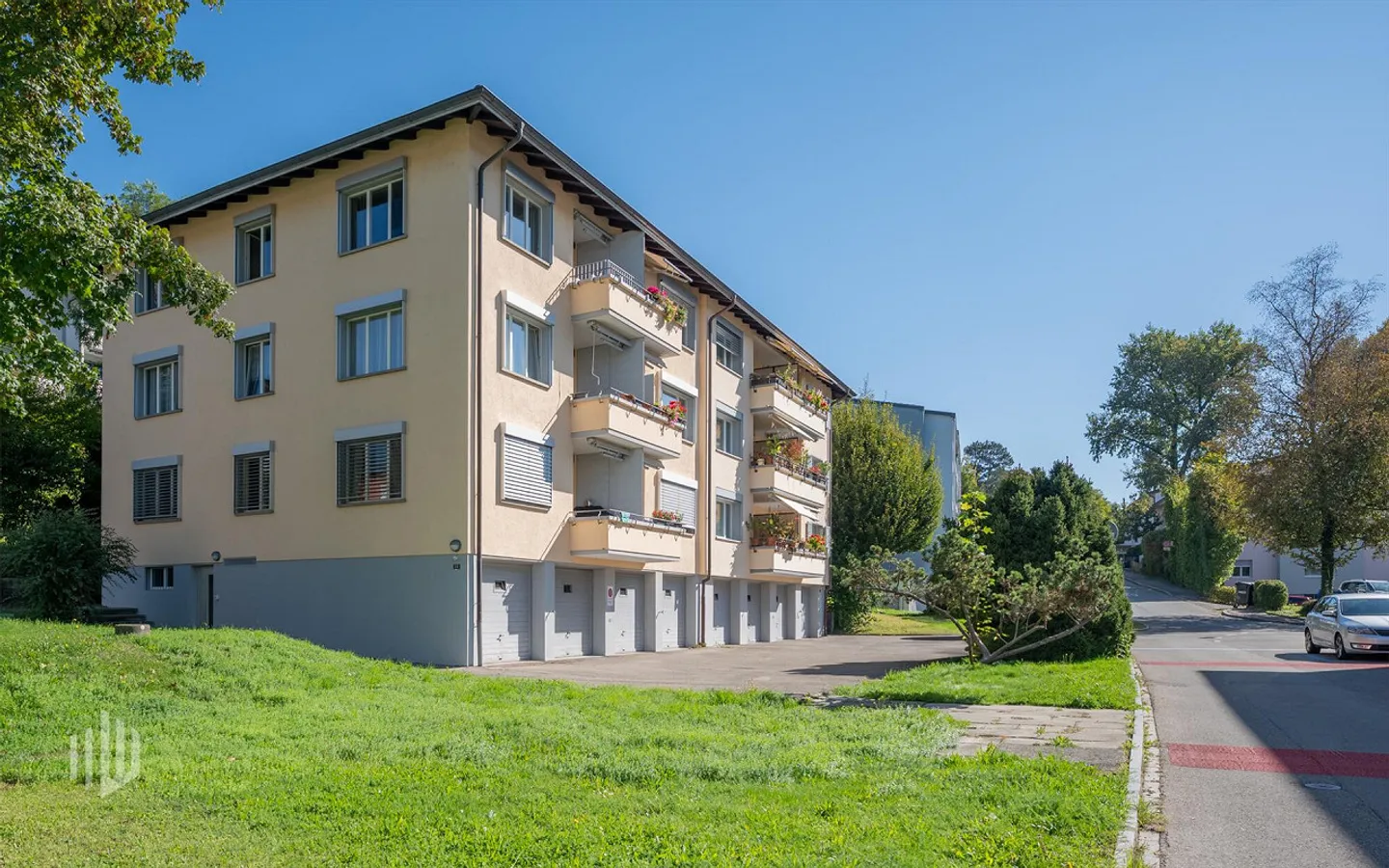 ImmoWyss - Casa plurifamiliare con 6 appartamenti affittati a Ittigen - Foto 1 di 13