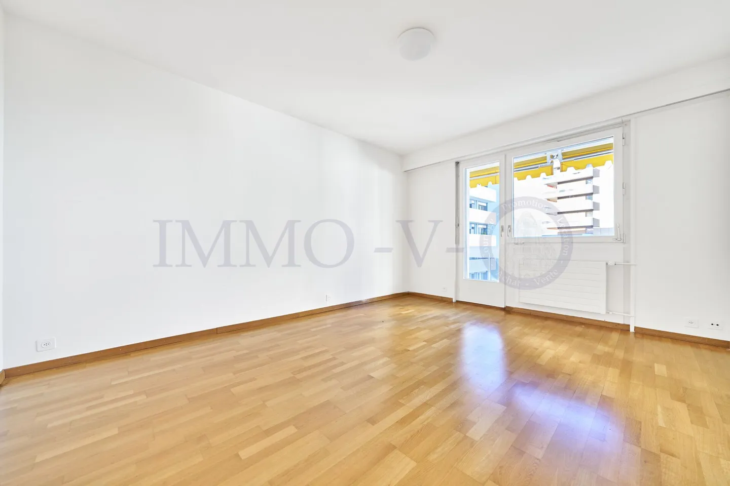 SPACIEUX AVEC BALCONS ET VUE LAC - EMPLACEMENT IDYLLIQUE - Photo 10 sur 12