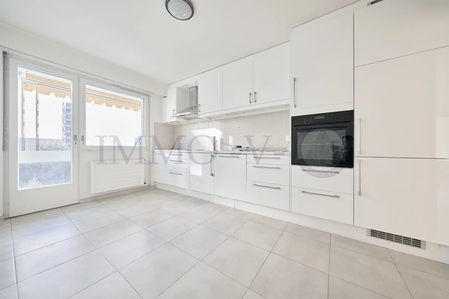 SPACIEUX AVEC BALCONS ET VUE LAC - EMPLACEMENT IDYLLIQUE - Photo 5 sur 12