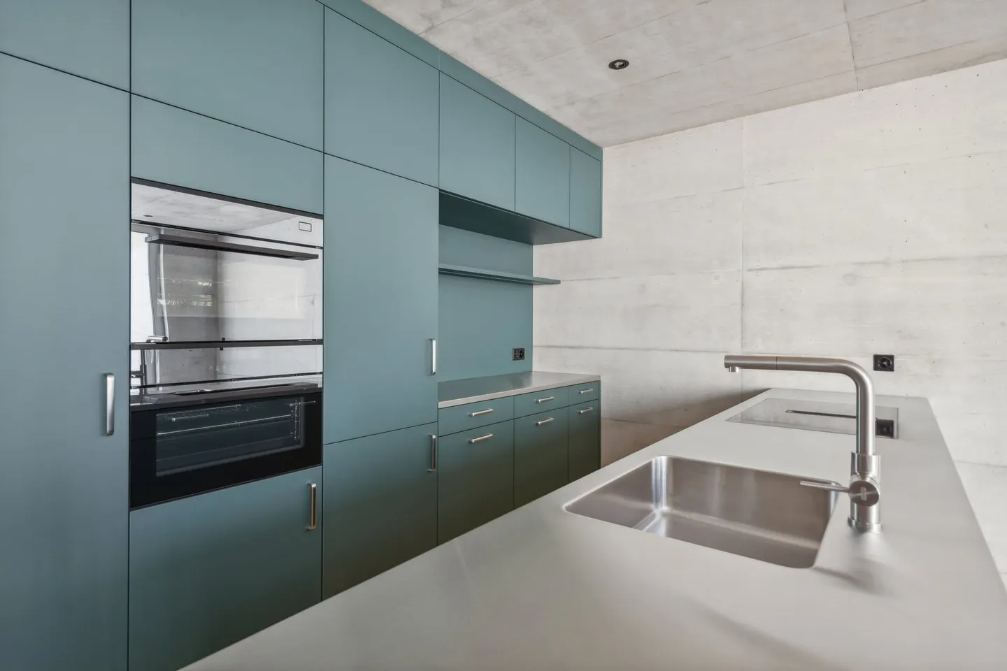 Luxurious townhouse living with stunning atrium and modern design - Photo 10 of 13