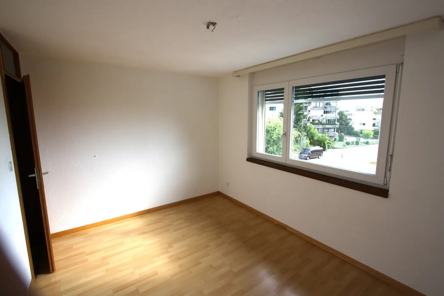 Ampio appartamento di 4,5 stanze con balcone a Münchenbuchsee - Foto 5 di 19