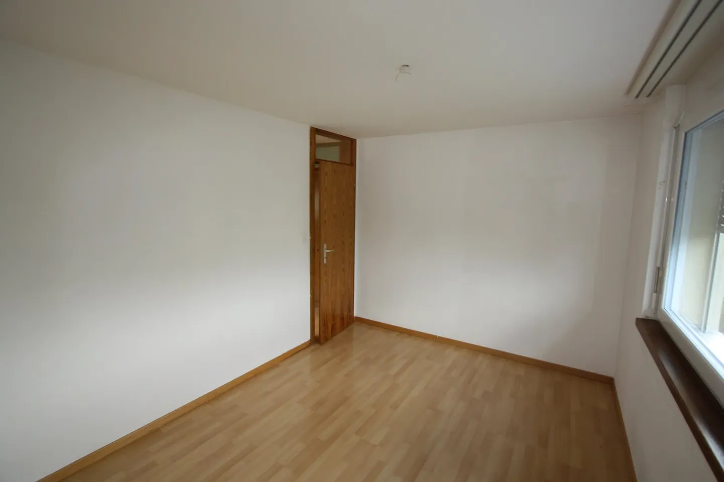 Ampio appartamento di 4,5 stanze con balcone a Münchenbuchsee - Foto 8 di 19