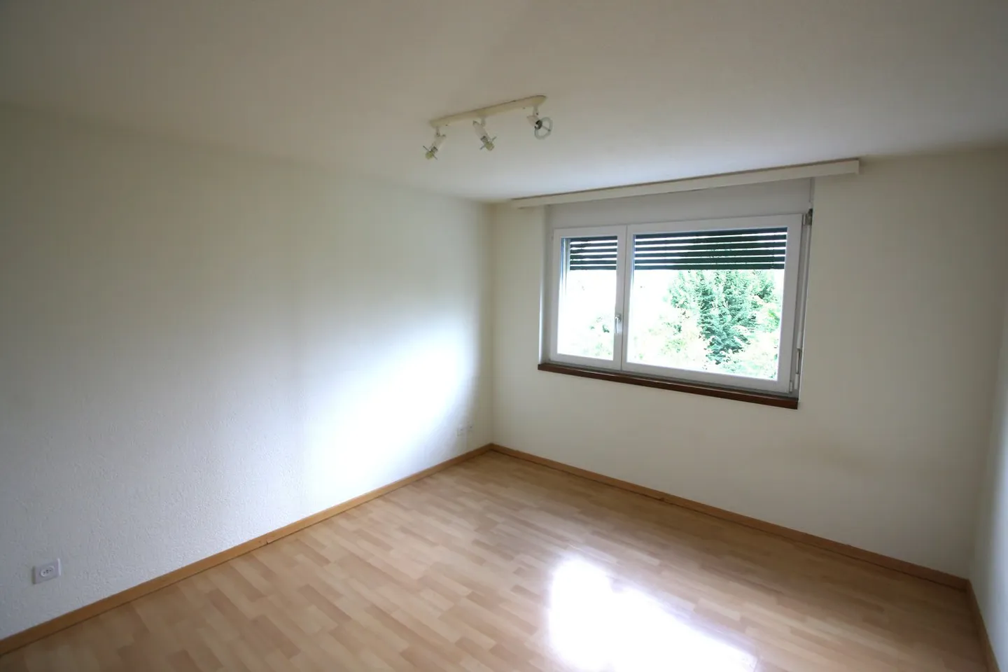Ampio appartamento di 4,5 stanze con balcone a Münchenbuchsee - Foto 9 di 19