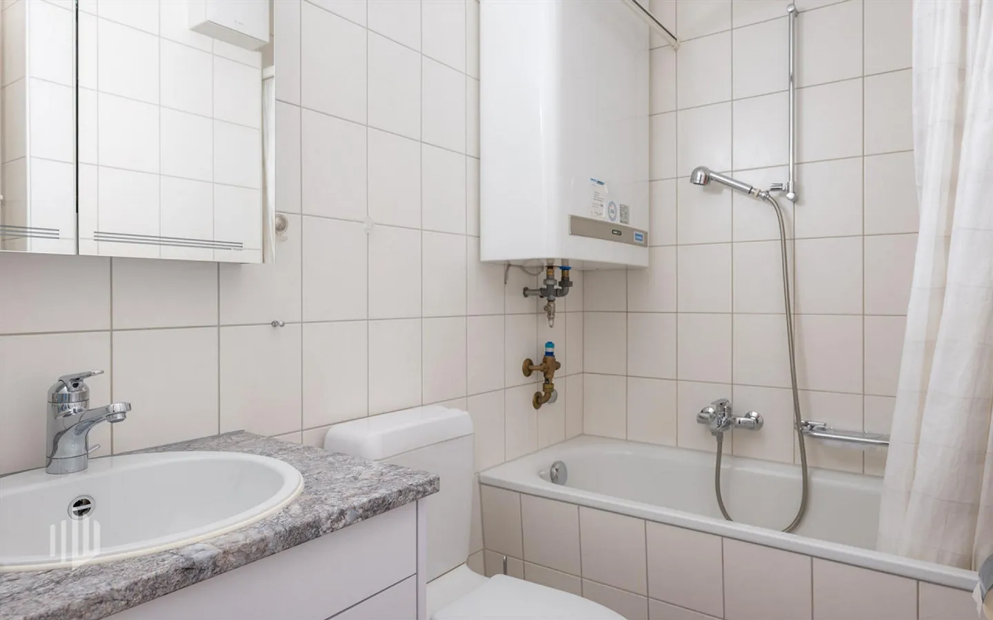 ImmoWyss - Casa plurifamiliare con 6 appartamenti affittati a Ittigen - Foto 8 di 13