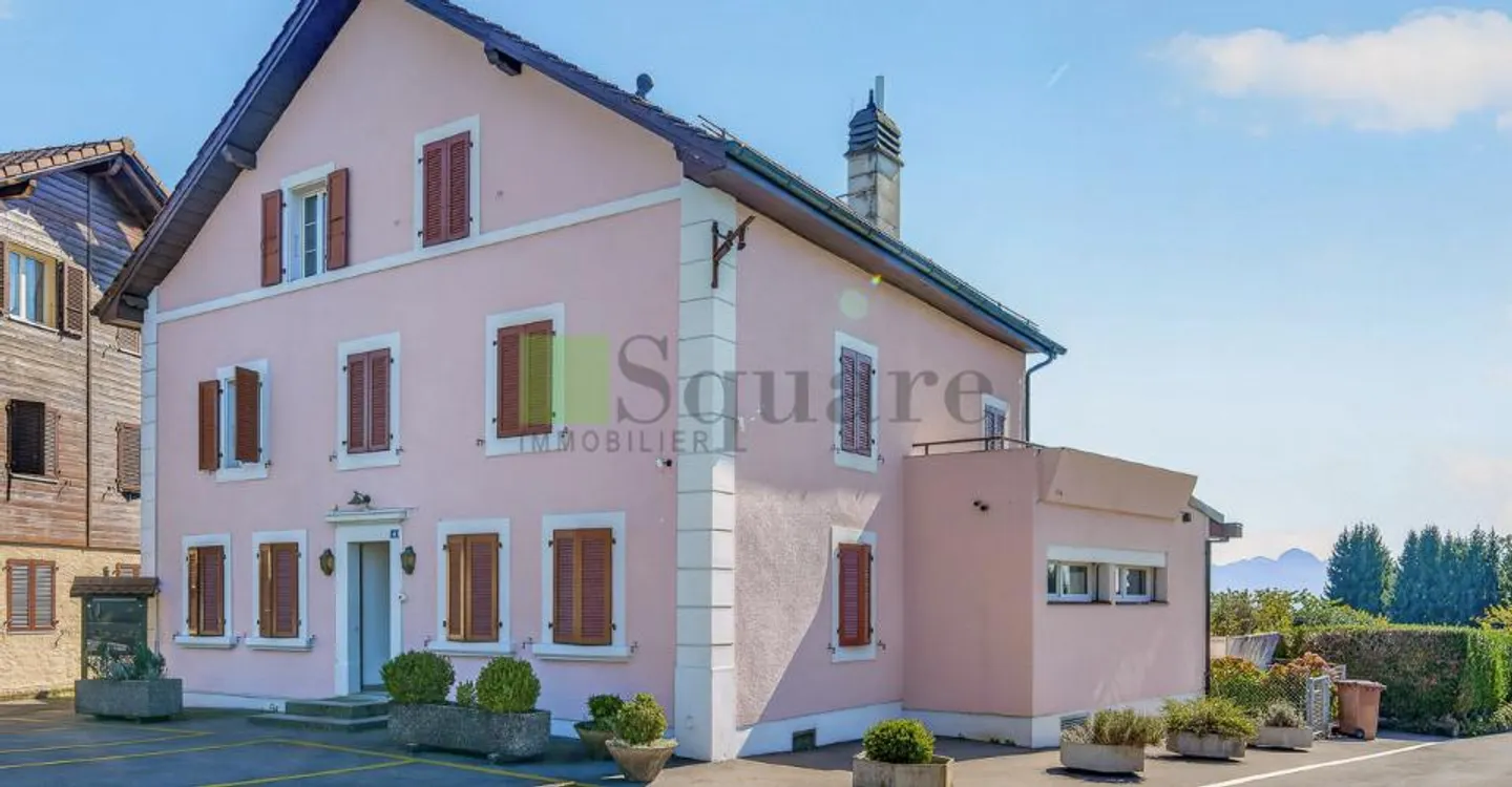 Rental House with 12 Rooms - Photo 2 of 13