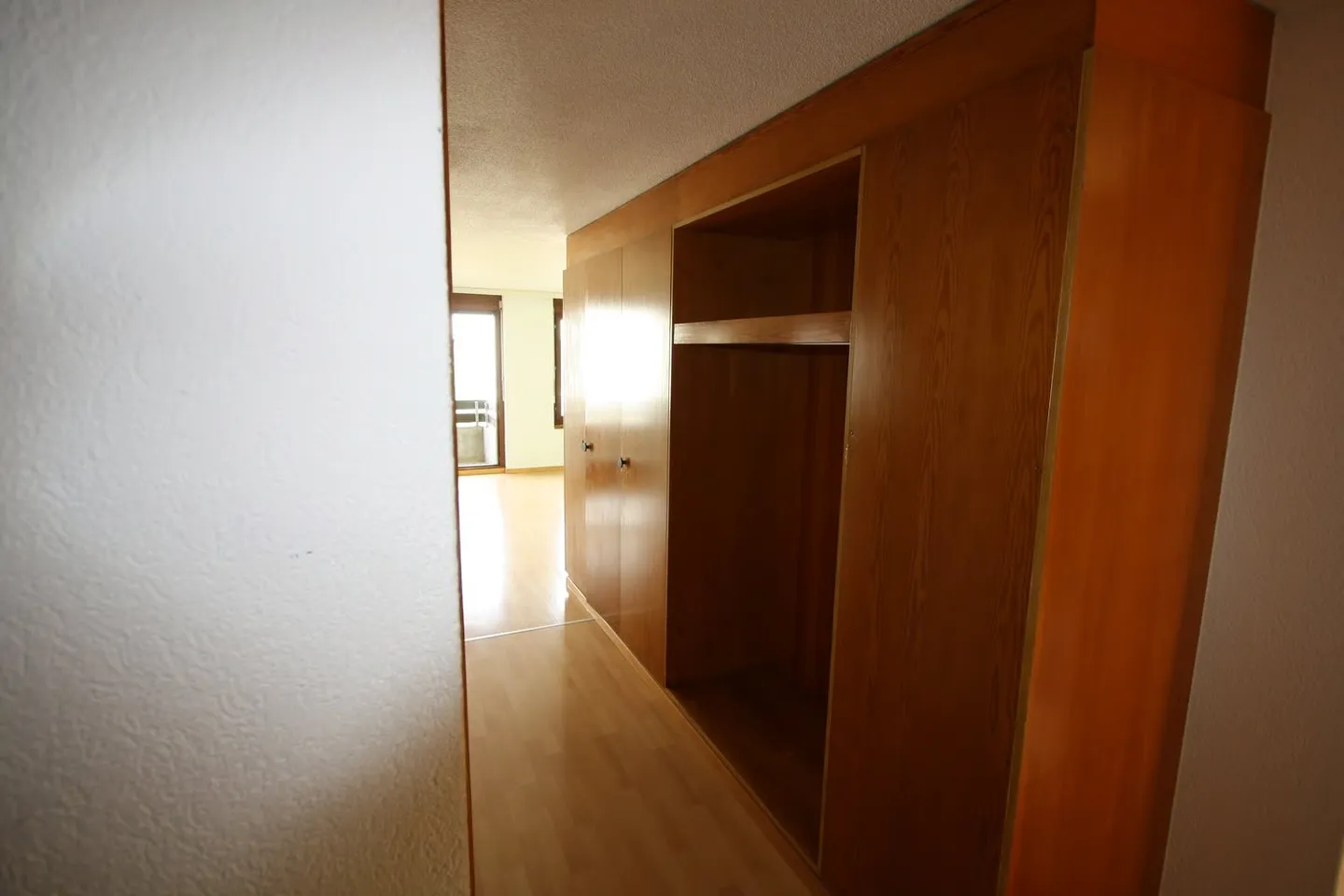 Ampio appartamento di 4,5 stanze con balcone a Münchenbuchsee - Foto 11 di 19