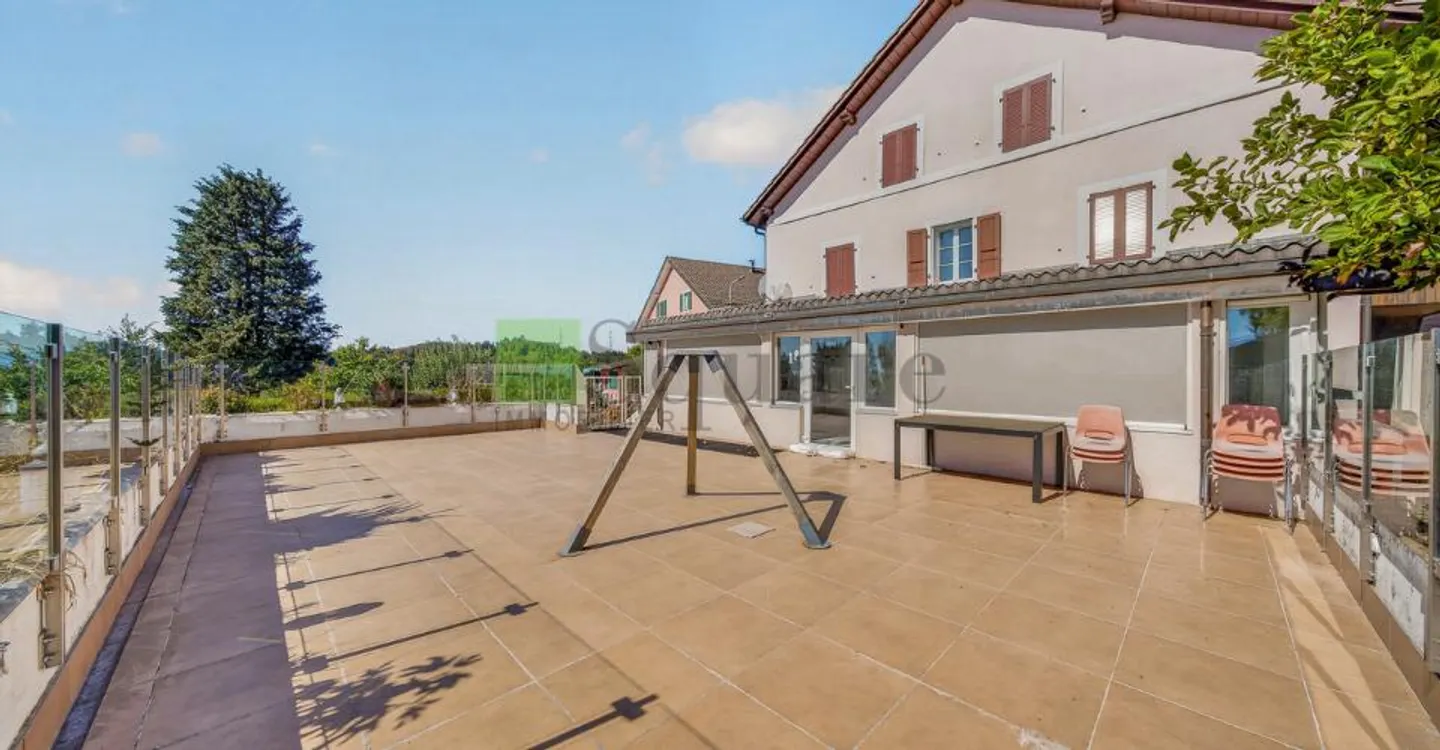 Rental House with 12 Rooms - Photo 3 of 13