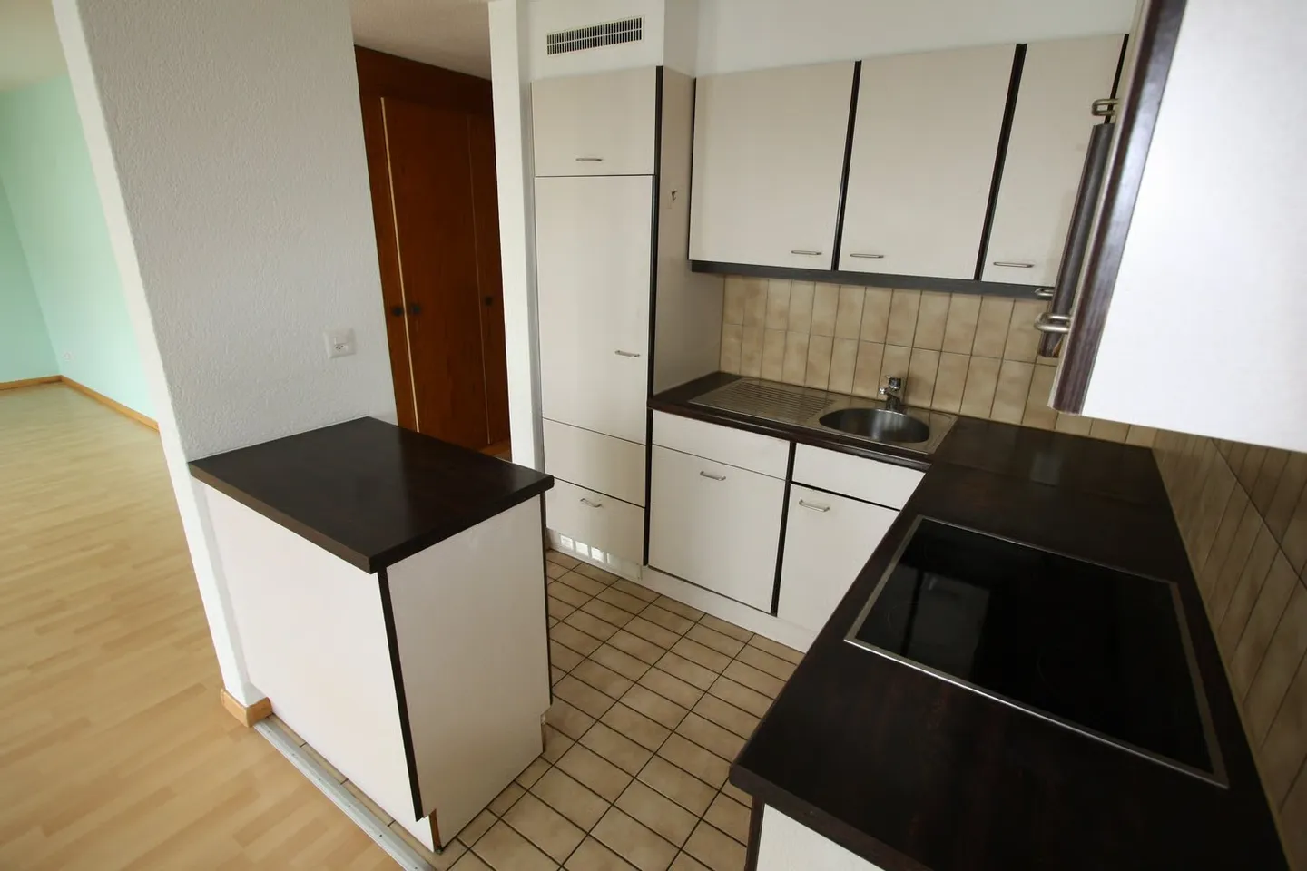 Ampio appartamento di 4,5 stanze con balcone a Münchenbuchsee - Foto 13 di 19