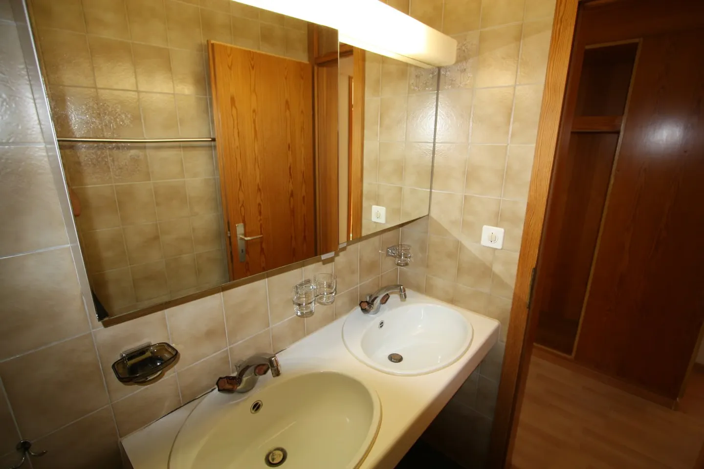 Ampio appartamento di 4,5 stanze con balcone a Münchenbuchsee - Foto 15 di 19