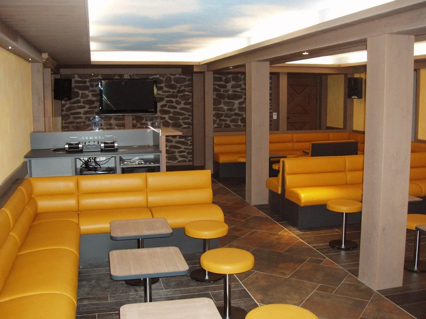 TOP Event Location/BAR for up to 200 people - Photo 4 of 13