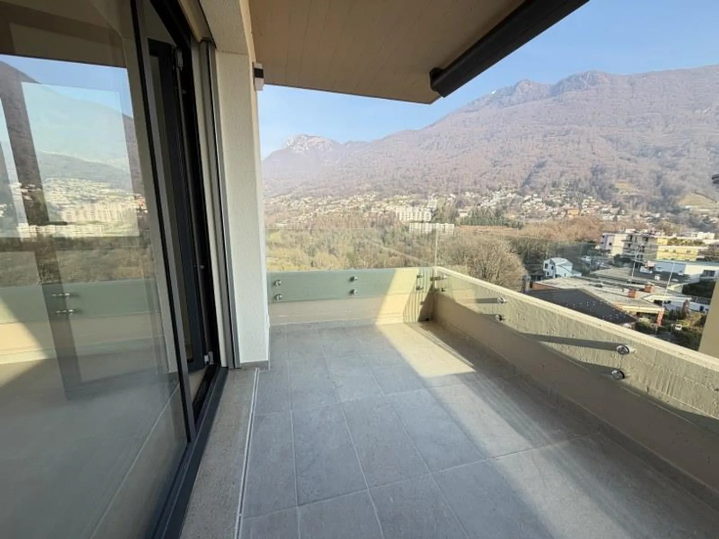 Penthouse mit Seeblick in Villa - Foto 3 von 13