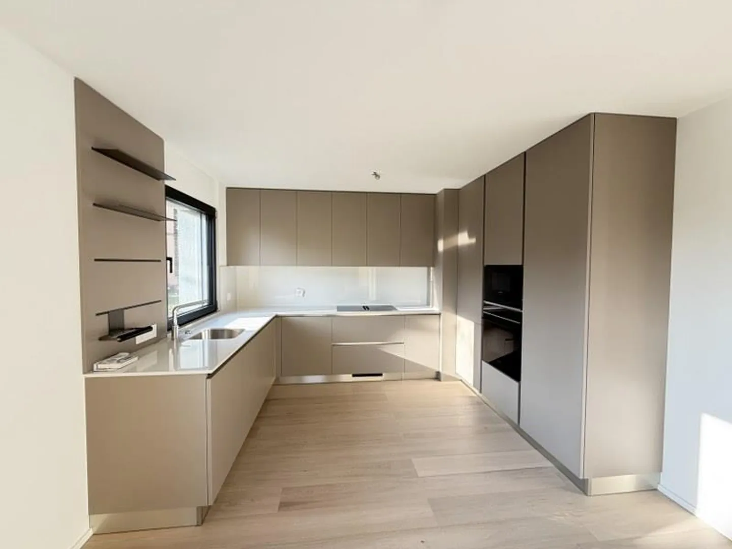 Penthouse mit Seeblick in Villa - Foto 6 von 13