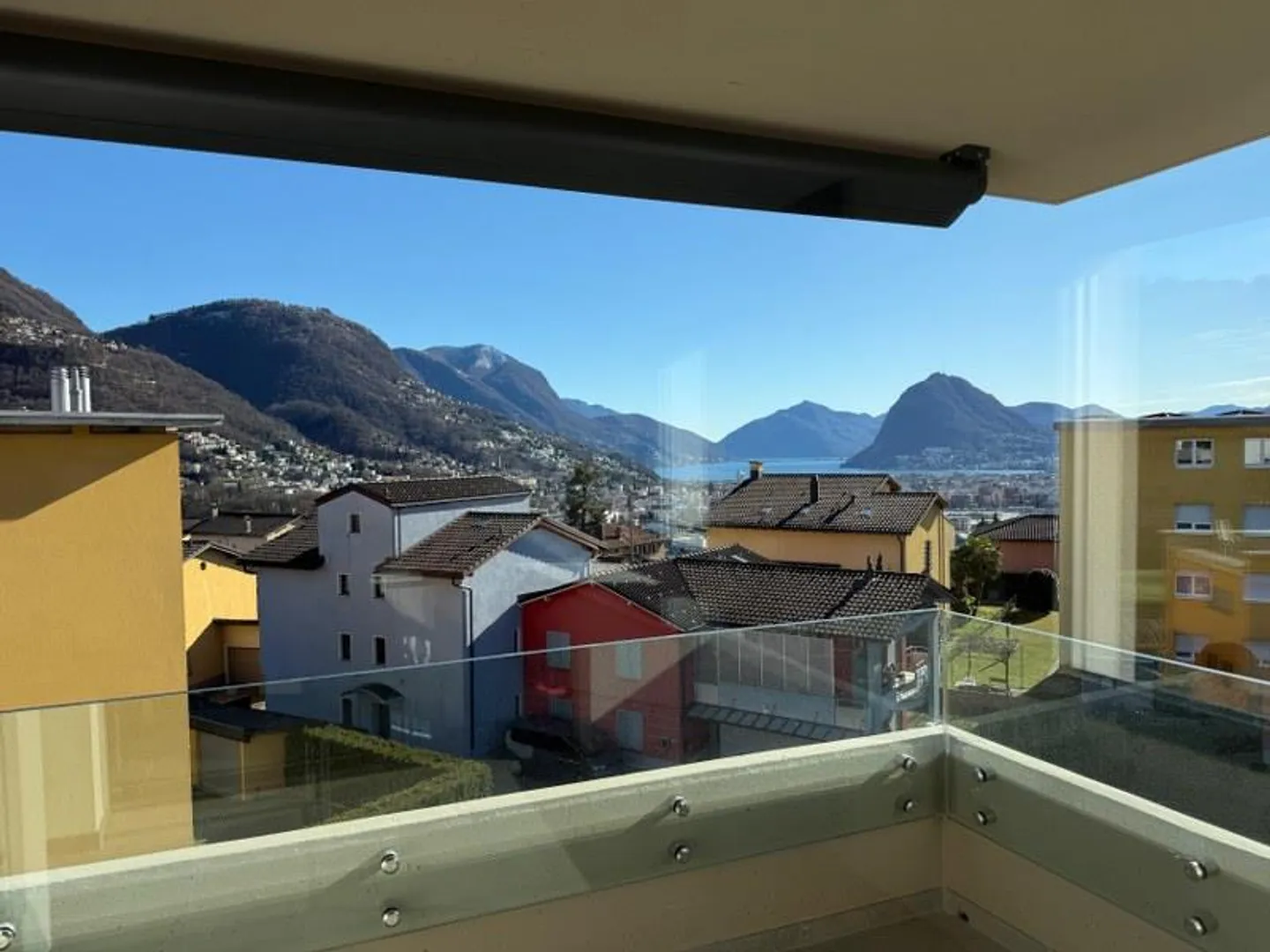 Penthouse mit Seeblick in Villa - Foto 1 von 13