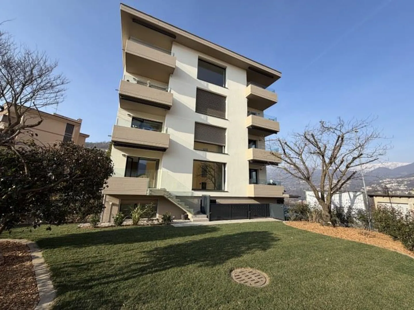 Penthouse mit Seeblick in Villa - Foto 2 von 13