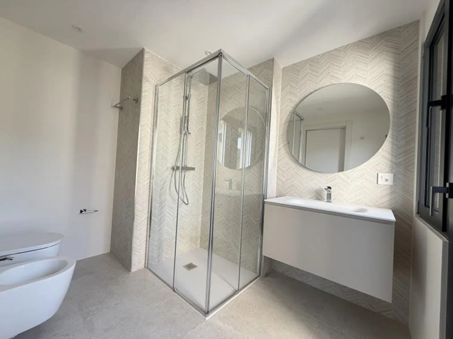 Penthouse mit Seeblick in Villa - Foto 10 von 13