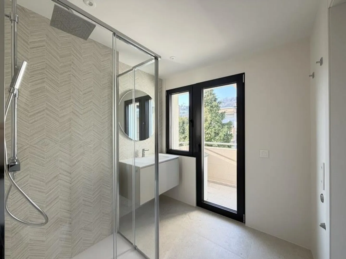 Penthouse mit Seeblick in Villa - Foto 11 von 13
