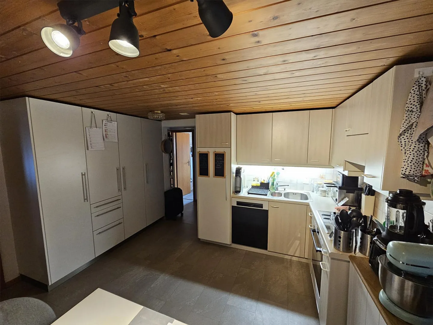 Ampio appartamento di 4,5 stanze - Foto 2 di 15