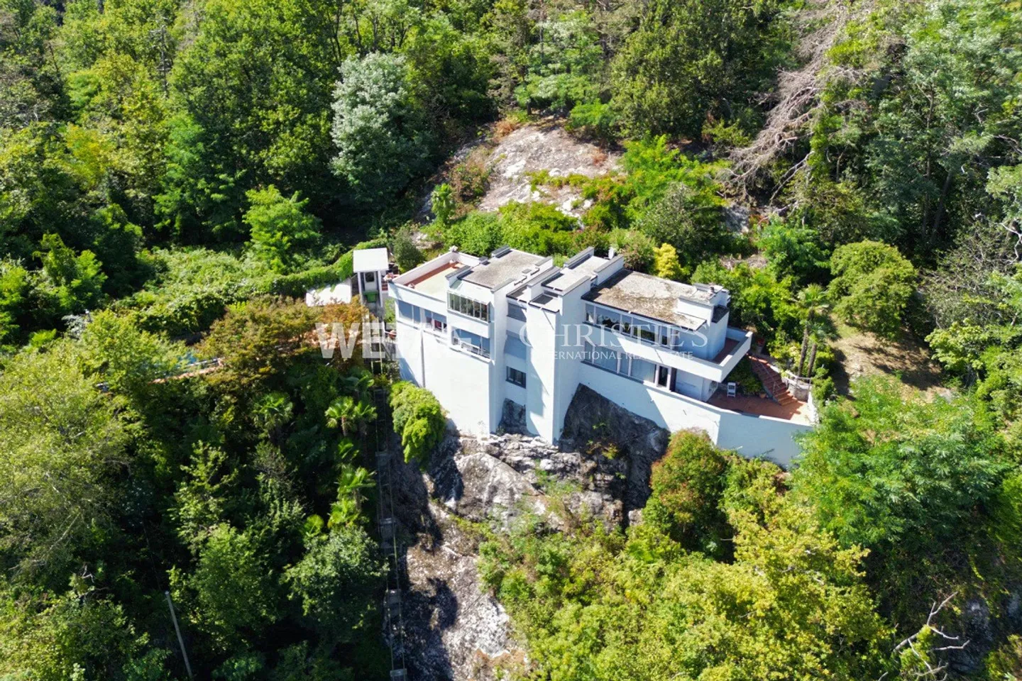 Losone: Beautiful villa to renovate in the green for sale - Photo 1 of 10