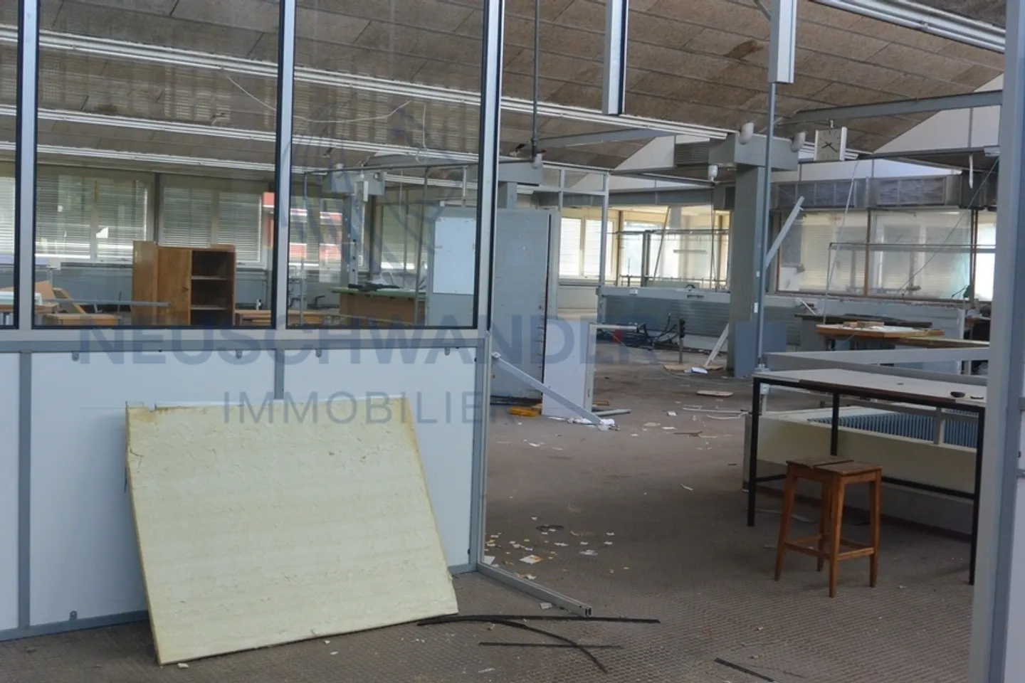 Volumi e superfici industriali di 287 m2 da affittare subito. - Foto 7 di 12