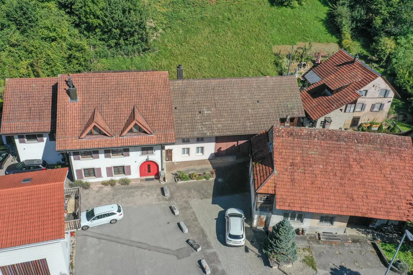 Ehemaliges Bauernhaus mit  Kachelofen und Ausbaupotential - Foto 2 von 16