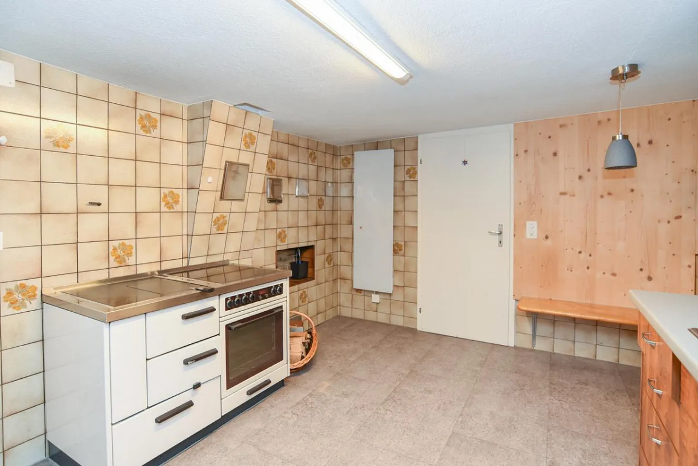 Ehemaliges Bauernhaus mit  Kachelofen und Ausbaupotential - Foto 8 von 16