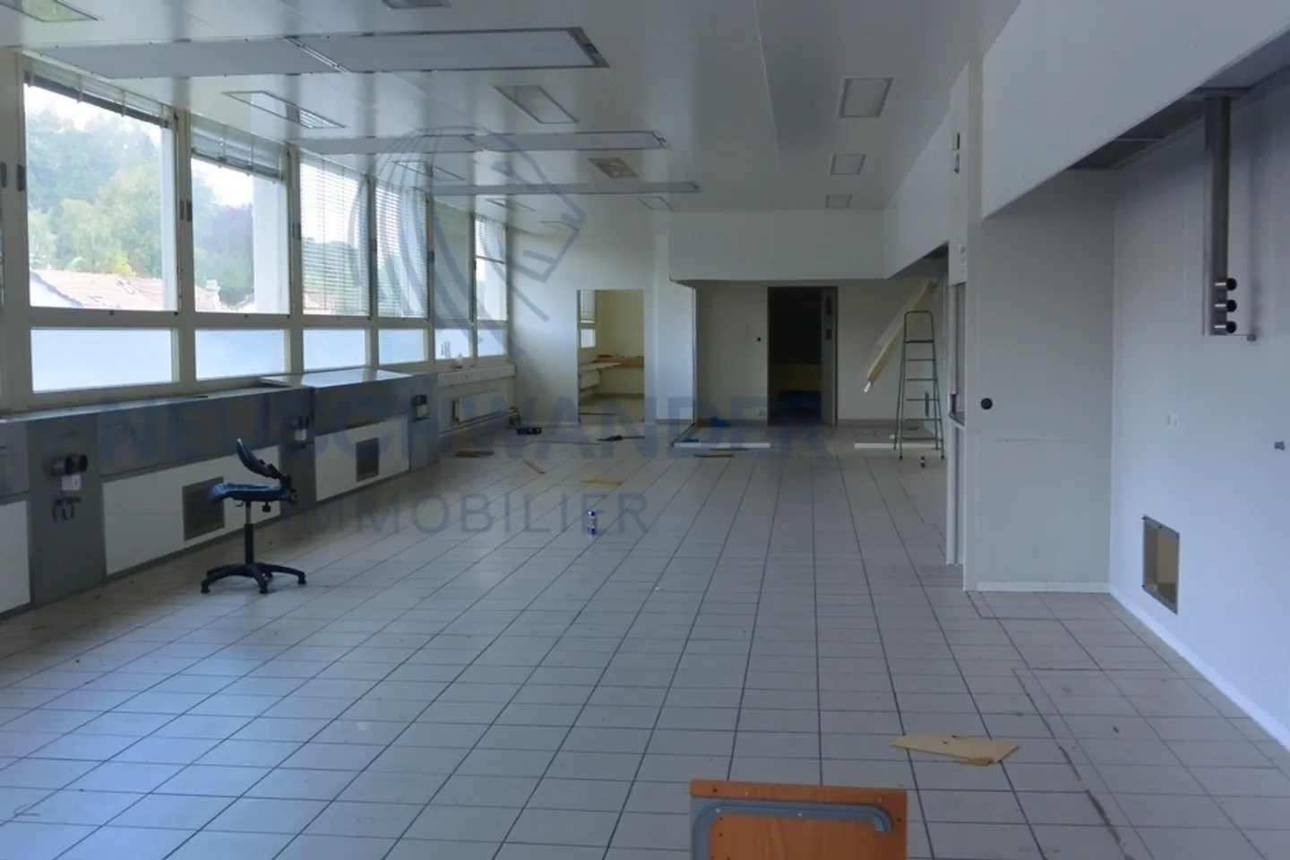 Volumi e superfici industriali di 287 m2 da affittare subito. - Foto 9 di 12