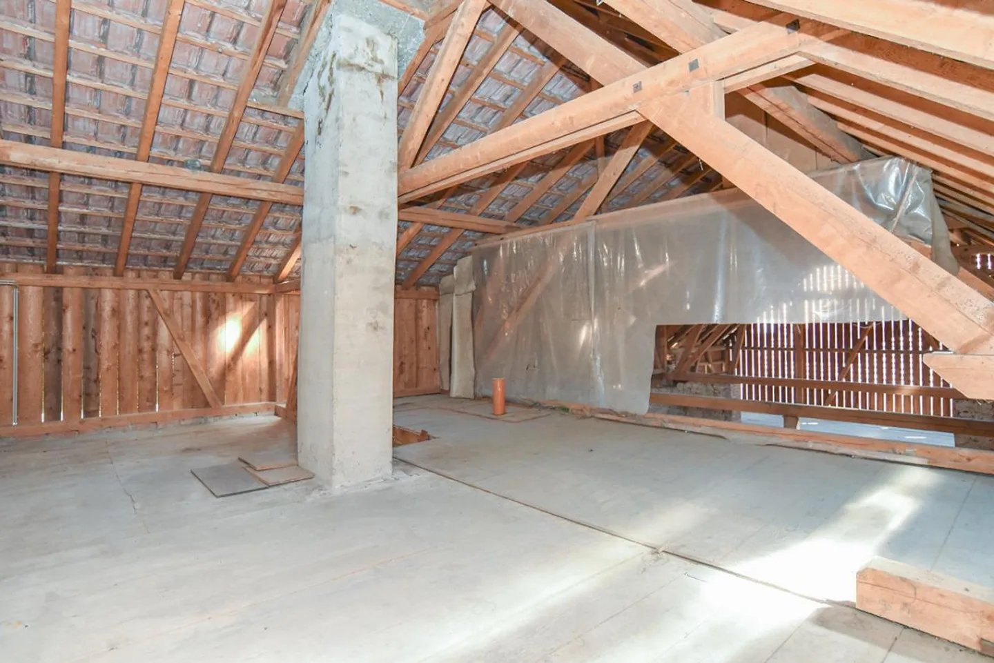 Ehemaliges Bauernhaus mit  Kachelofen und Ausbaupotential - Foto 14 von 16