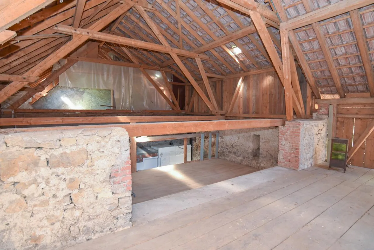 Ehemaliges Bauernhaus mit  Kachelofen und Ausbaupotential - Foto 15 von 16