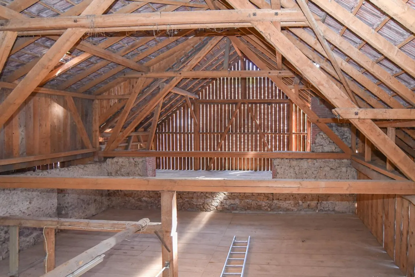 Ehemaliges Bauernhaus mit  Kachelofen und Ausbaupotential - Foto 16 von 16