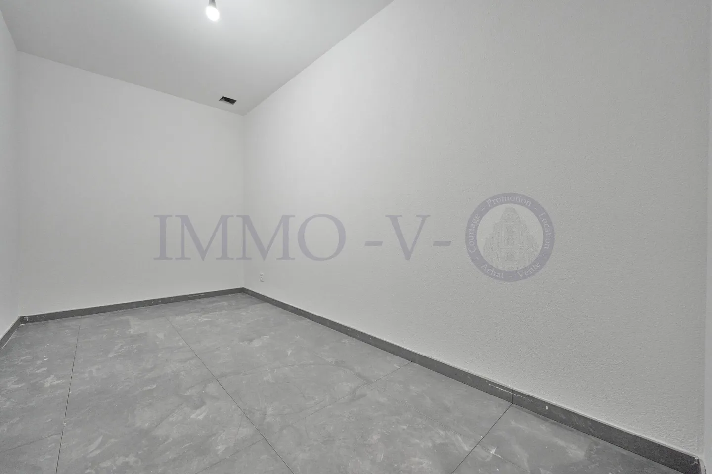 NEUE HOCHWERTIGE IMMOBILIE MIT GARTEN UND AUSSICHT AUF DIE NATUR - Foto 14 von 15