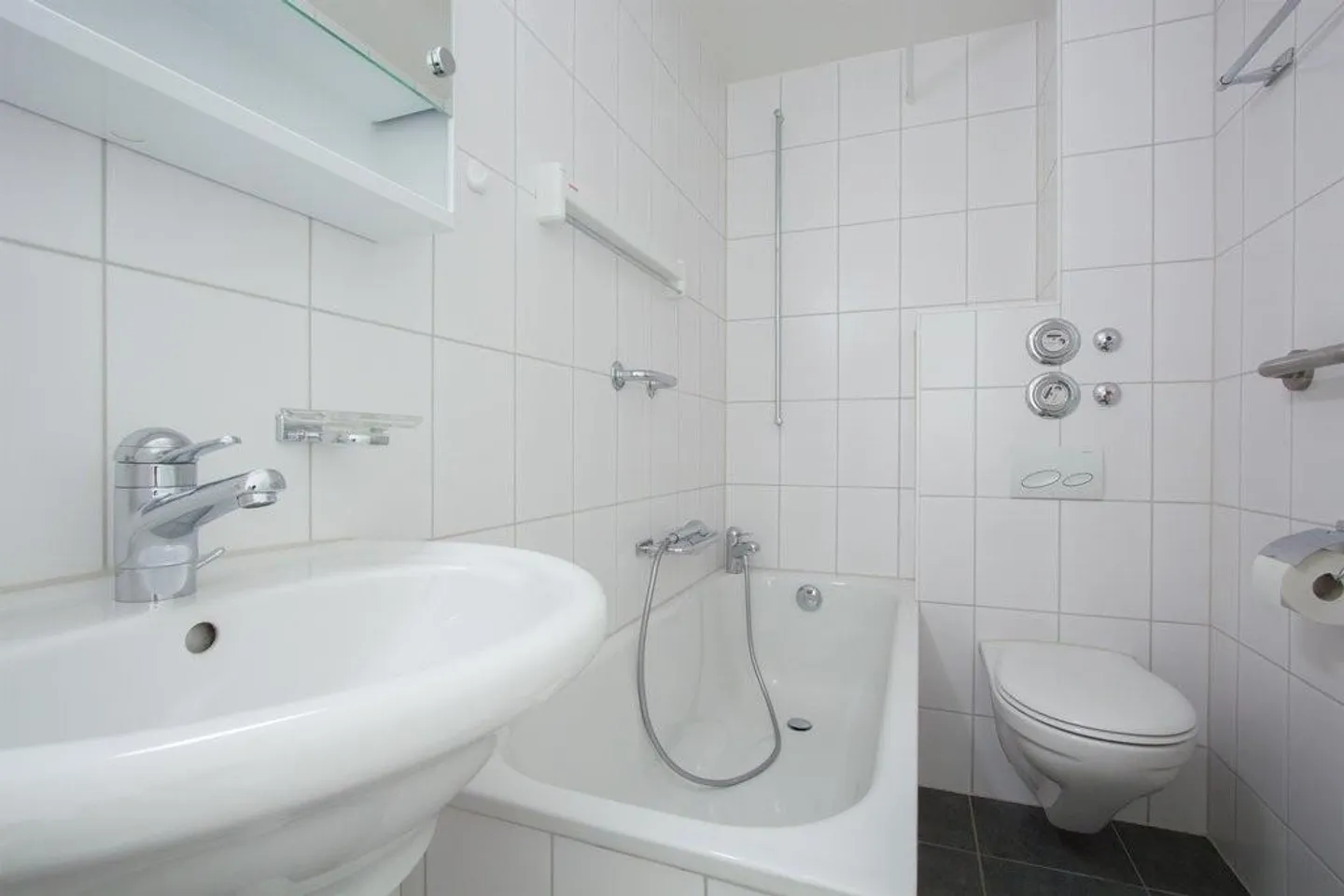 Helle Wohnung mit sonnigem Balkon - Foto 7 von 7