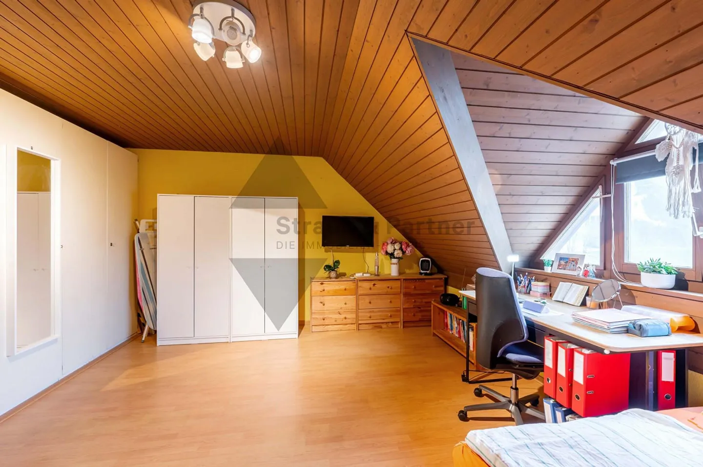 VIVRE COMME DANS UNE MAISON INDIVIDUELLE - APPARTEMENT EN DUPLEX DE 5,5 PIÈCES - Photo 6 sur 8