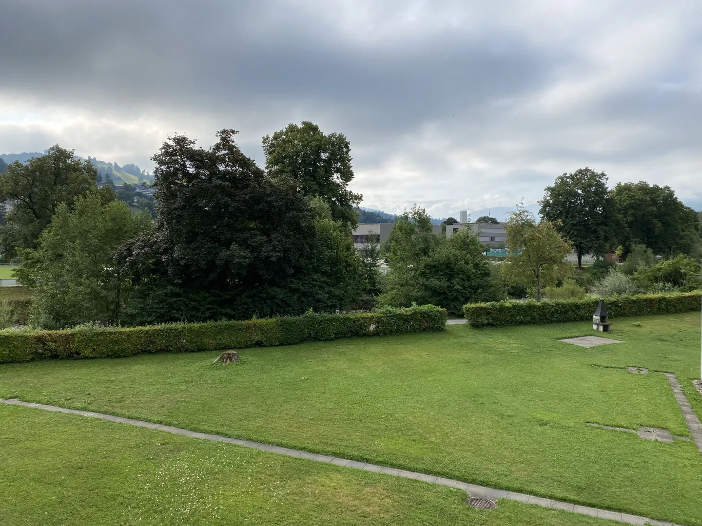 Sonne und Weitsicht geniessen! Schöne und grosszügige 3.5-Zi-Whg. in oberster Etage mit grossem Balkon und Lift! Sicht zur Thur und den Churfirsten! - Foto 2 von 6