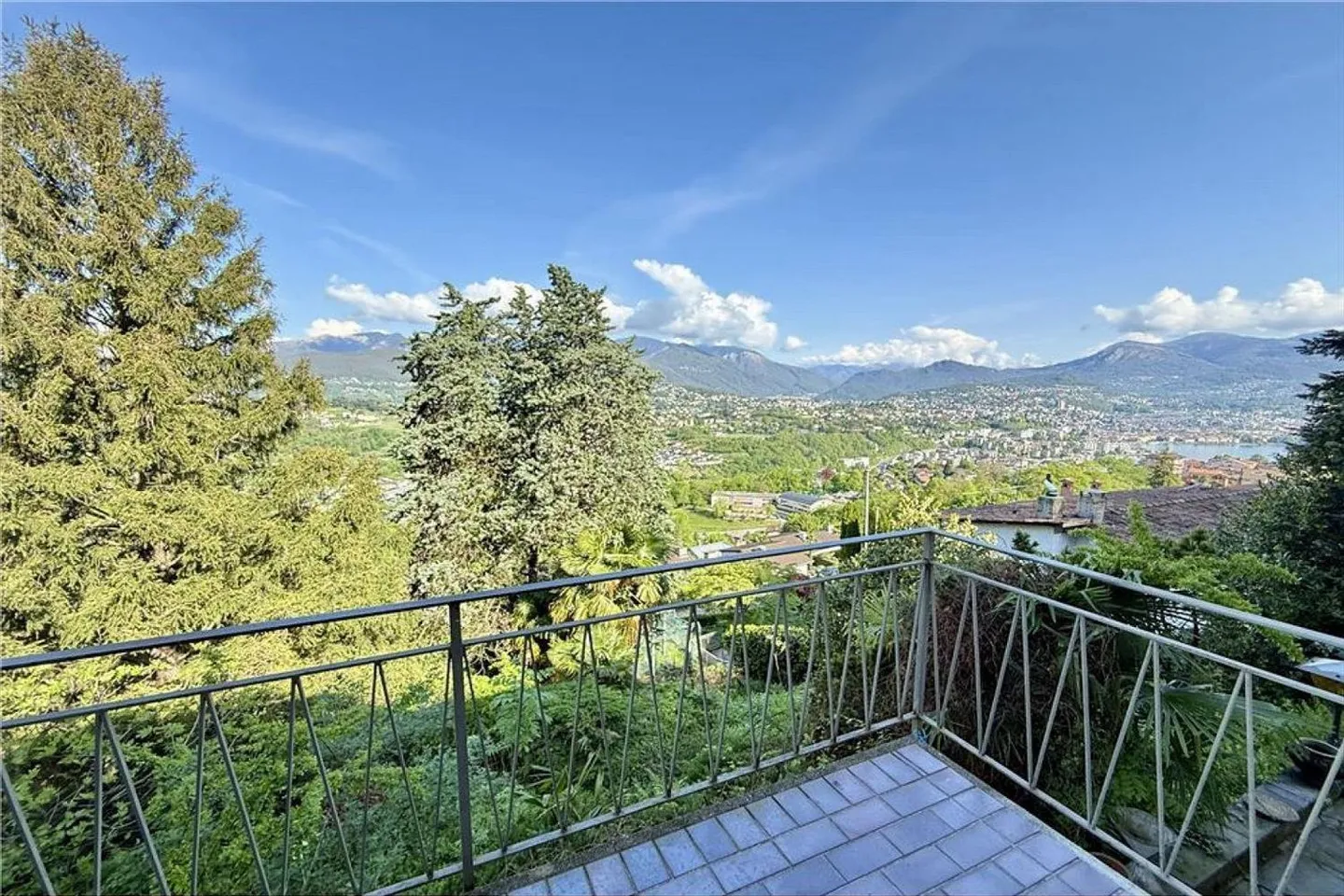 Lugano - Grande terreno edificabile nel verde | Lugano - Grande terreno edificabile nel verde  – Vista mozzafiato! - Foto 1 di 9