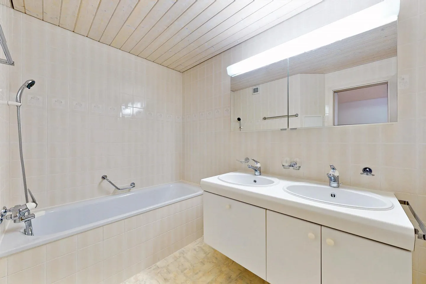 Quiet neighborhood desired? 4.5-room apartment in Steffisburg - Photo 9 of 10