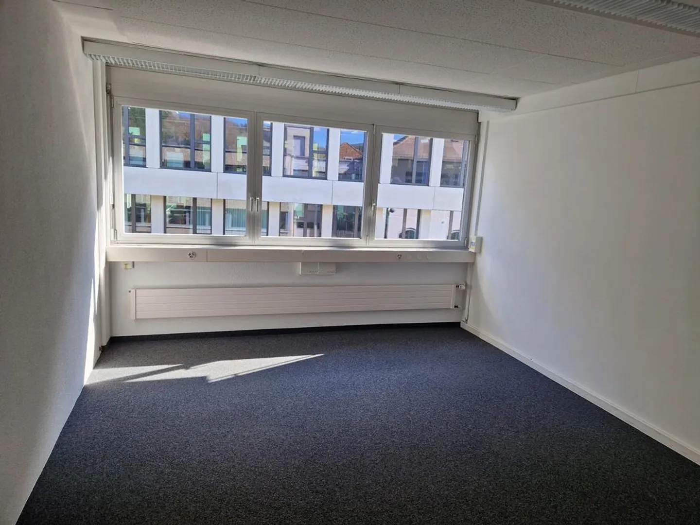 Ufficio/Pratica in un edificio ben tenuto e rappresentativo - Foto 3 di 4