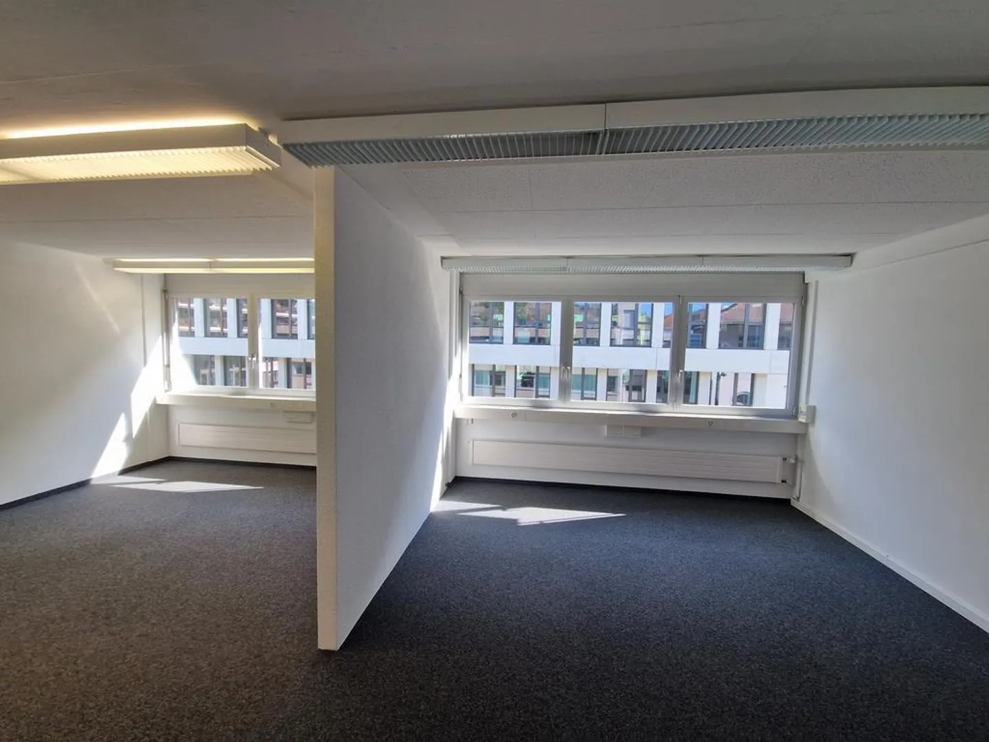 Ufficio/Pratica in un edificio ben tenuto e rappresentativo - Foto 2 di 4