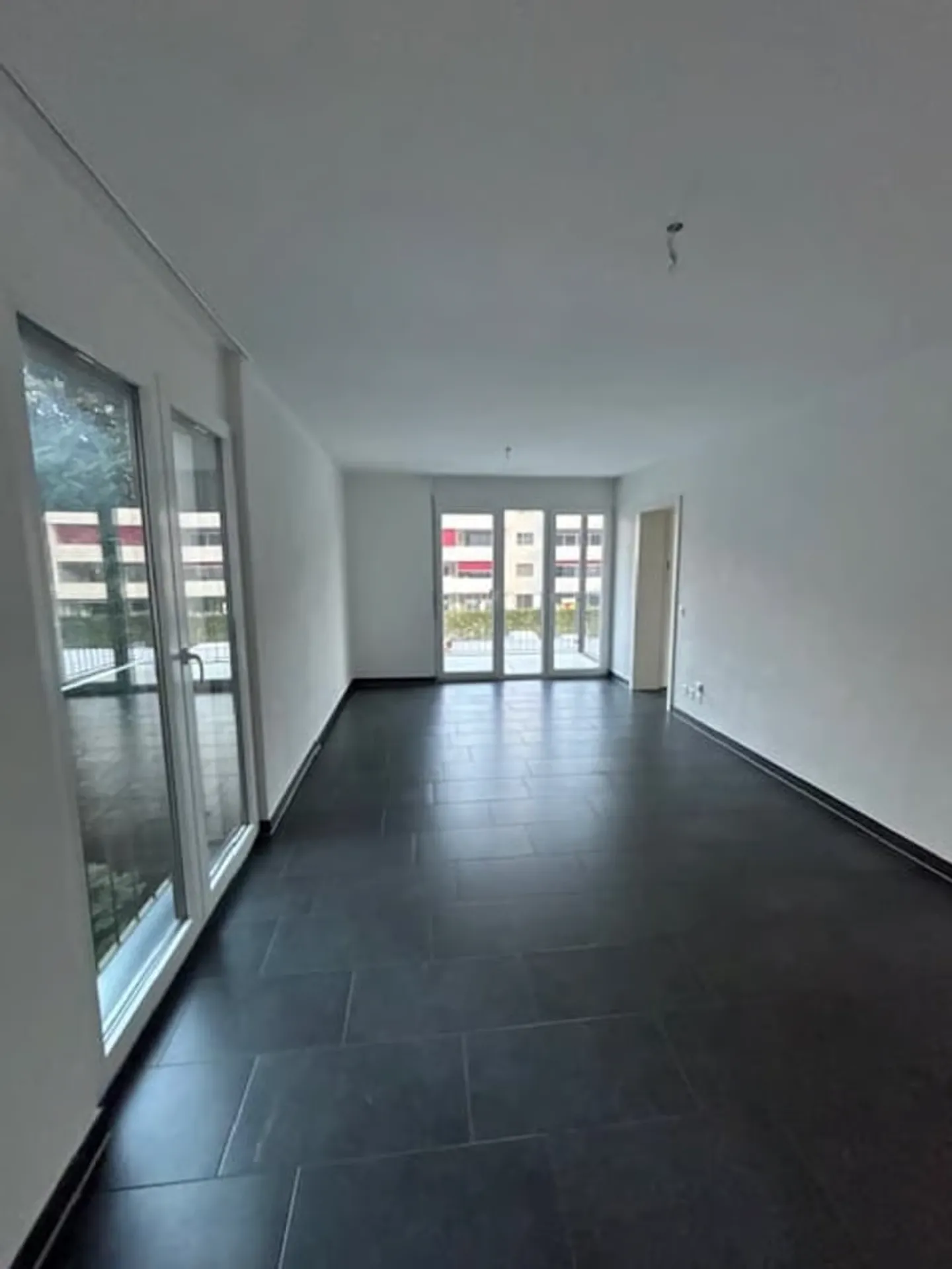 CADENAZZO - APPARTEMENT DE 2,5 PIÈCES À LOUER - Photo 2 sur 8
