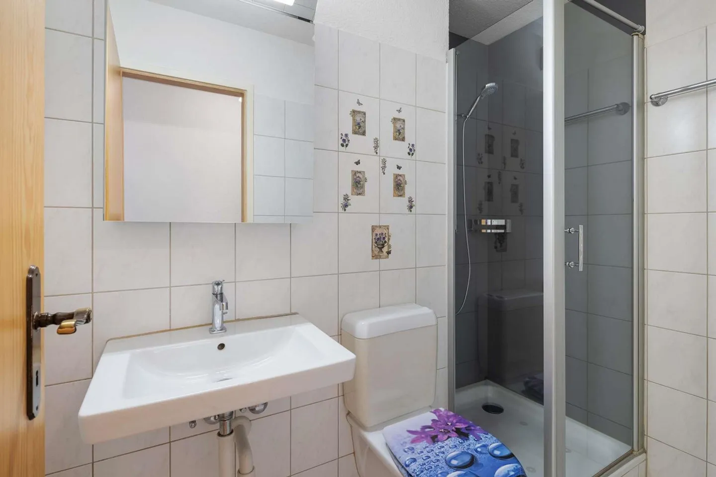 Realize Your Living Ideas: 3.5-Room Apartment with Expansion Potential in Dübendorf - Photo 7 of 13