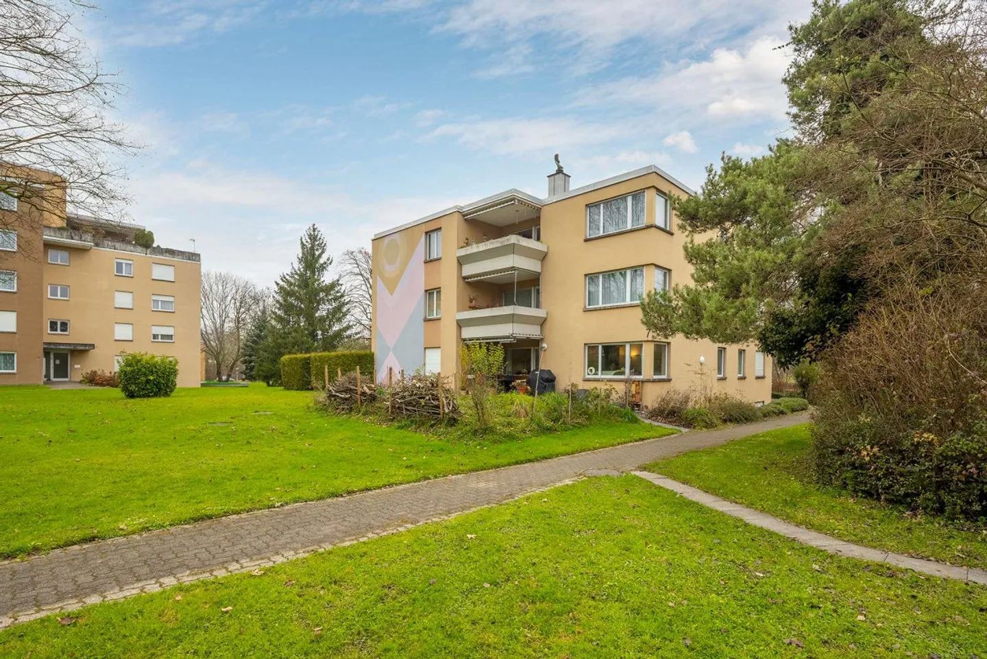 Realize Your Living Ideas: 3.5-Room Apartment with Expansion Potential in Dübendorf - Photo 8 of 13