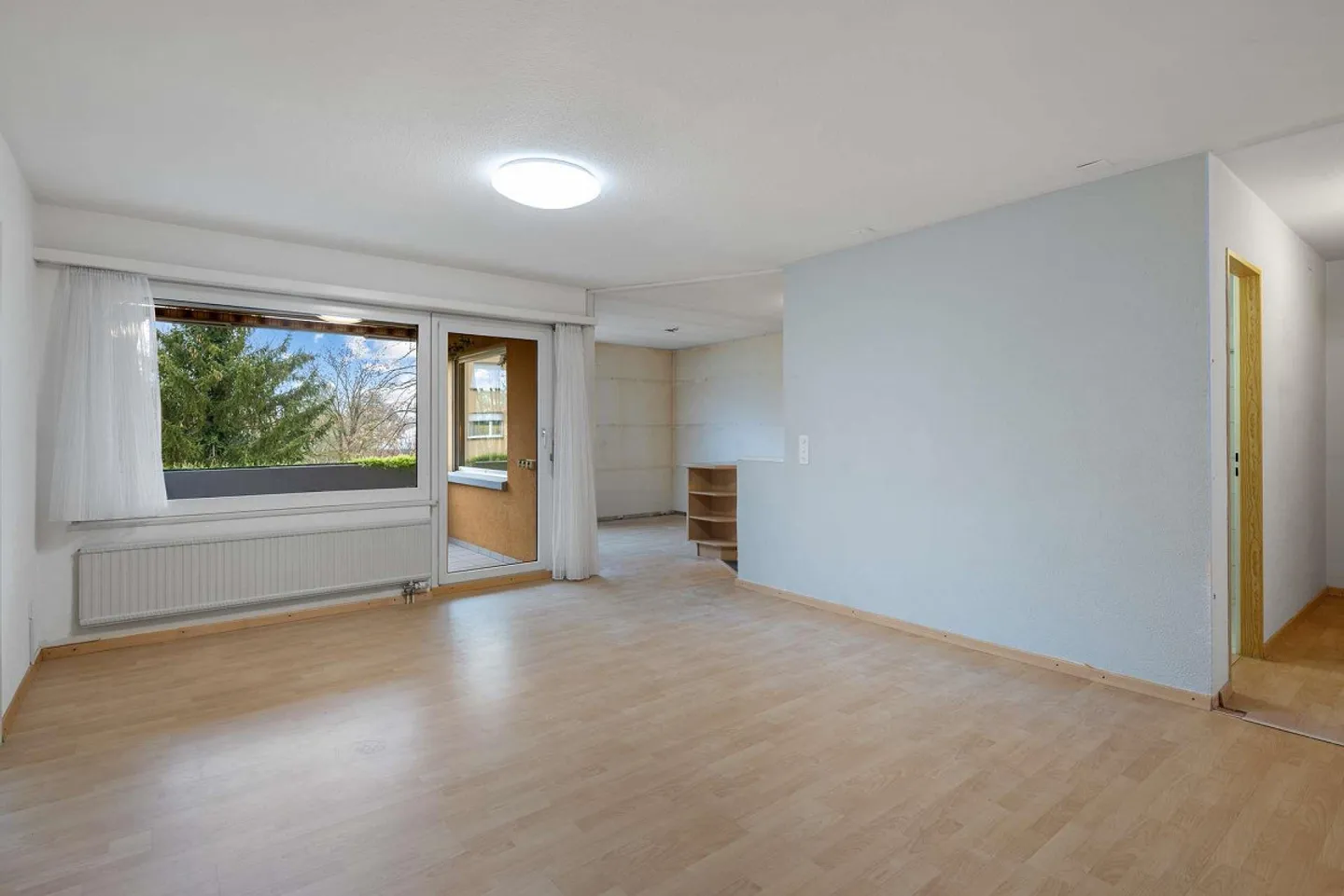 Realize Your Living Ideas: 3.5-Room Apartment with Expansion Potential in Dübendorf - Photo 9 of 13